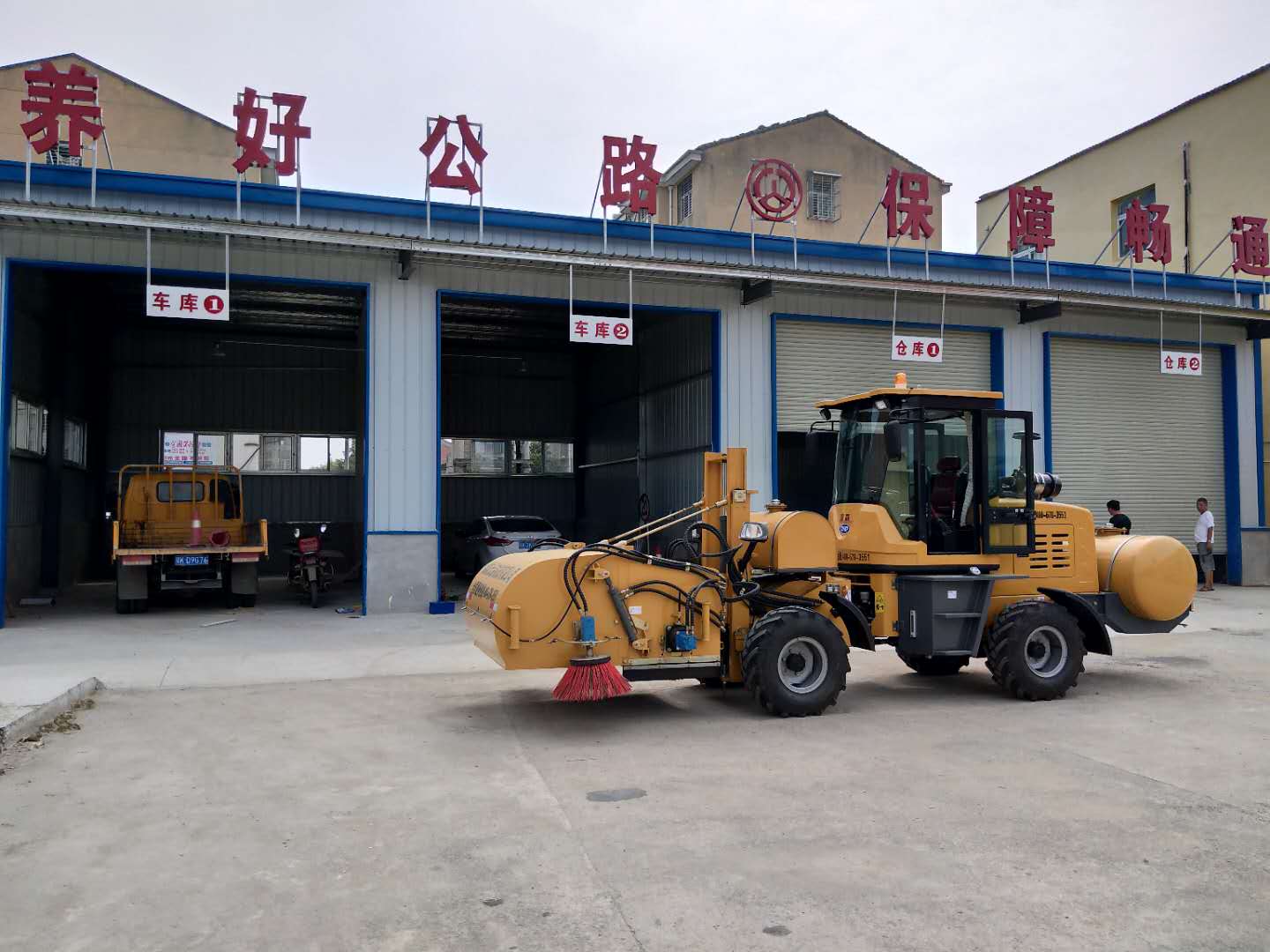 路面保潔養護專(zhuān)用清掃機