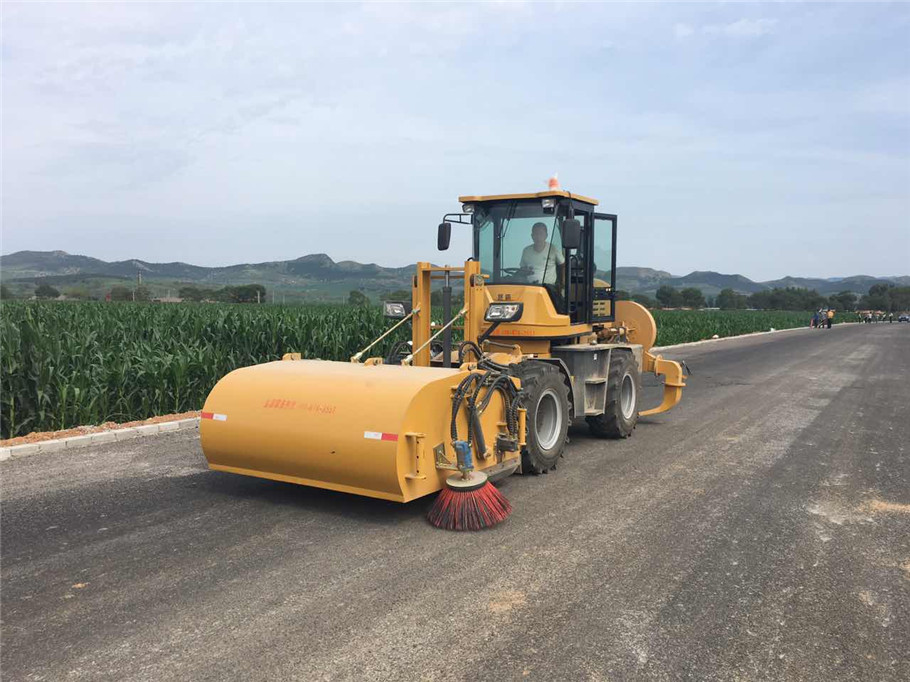 高速公路清掃機的的夜間作業(yè)注意點(diǎn)